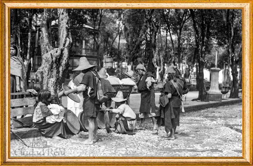Indigenas vendiendo en el Parque central